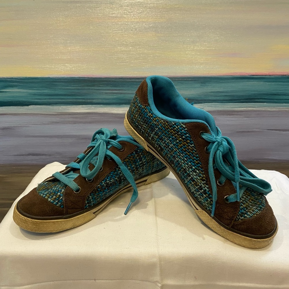 DC sneakers size 8